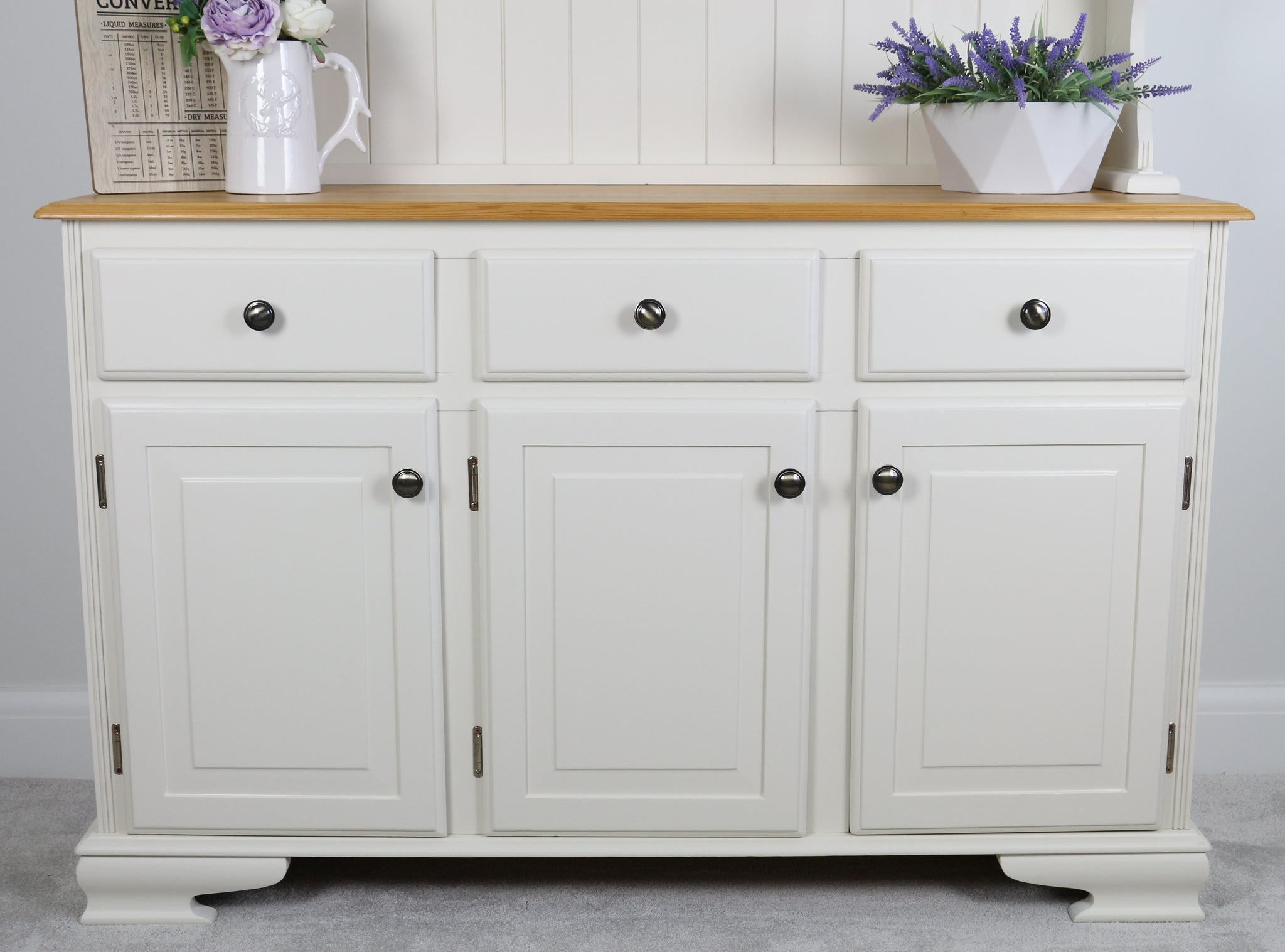 cream welsh dresser Large Shaker Style Welsh Dresser. 2 Drawer Over 2 Cupboard Bottom and 2 Cupboard 3 Shelf Top. Weathered Oak Top & Painted Base Contemporary